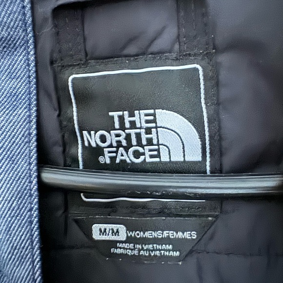 Women’s north face ski/snowboard coat - Picture 4 of 4